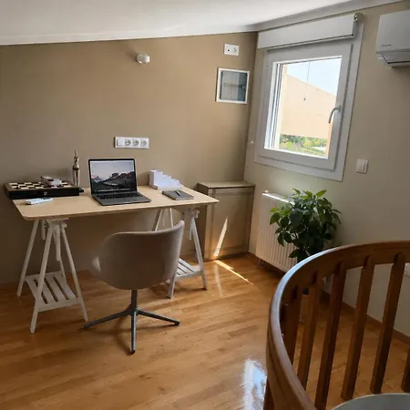 Ostria Sea View Maisonette # 5 Separate Bedrooms 아파트